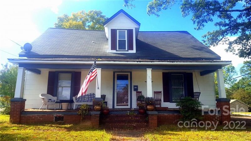 137 NW 12th St, Hickory, NC 28601