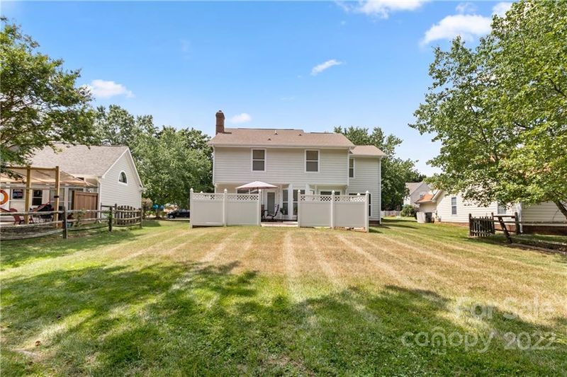 8401 Londonshire Dr, Charlotte, NC 28216