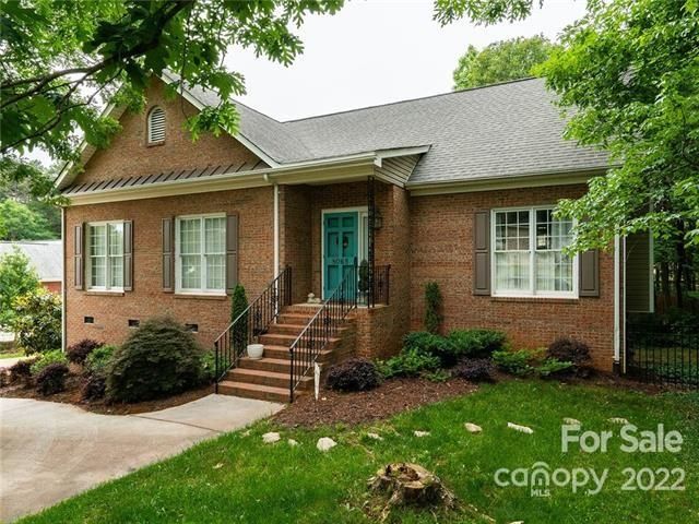 8065 Stevens Mill Rd, Matthews, NC 28104