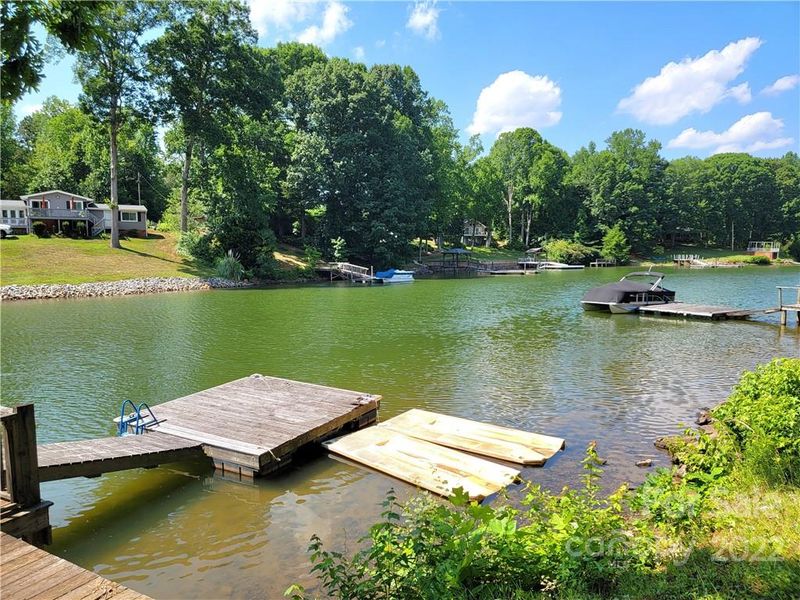 6958 Shade Tree Ln, Sherrills Ford, NC 28673