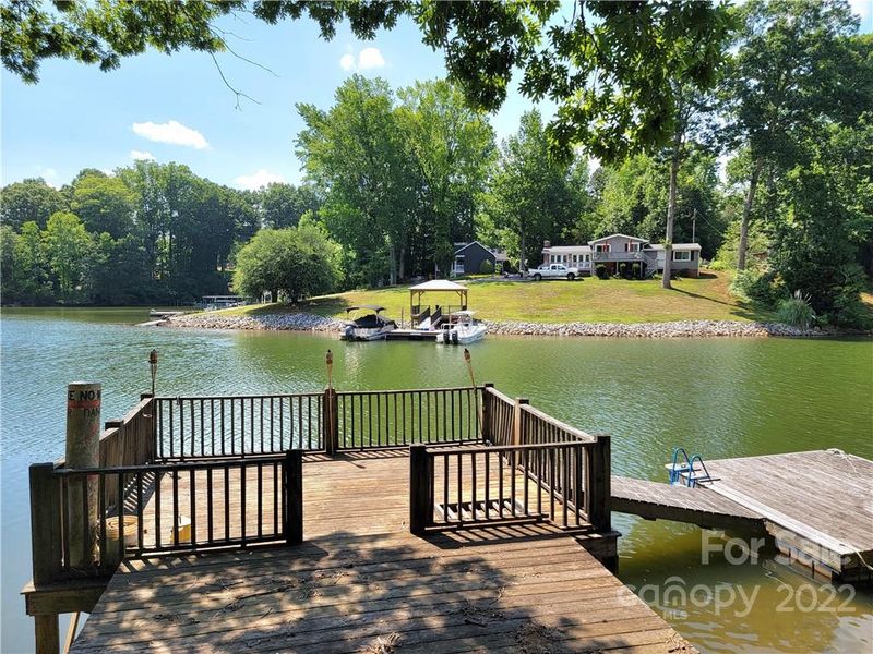 6958 Shade Tree Ln, Sherrills Ford, NC 28673