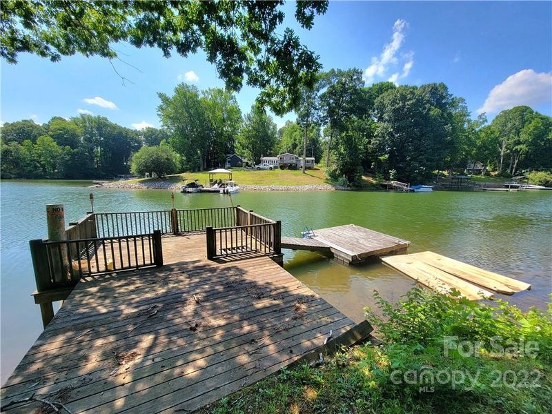 6958 Shade Tree Ln, Sherrills Ford, NC 28673