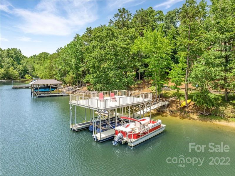 934 Cove Point Ln, Tega Cay, SC 29708