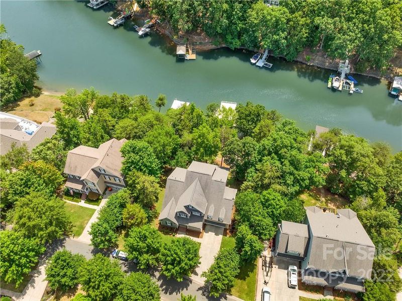 934 Cove Point Ln, Tega Cay, SC 29708