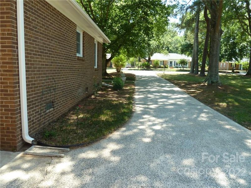 14209 Springwater Dr, Matthews, NC 28105