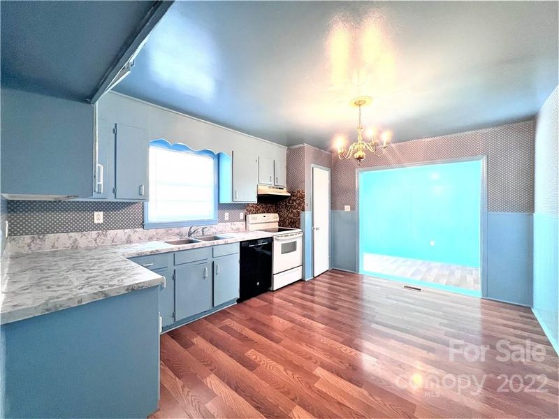 2801 Flintridge Dr, Charlotte, NC 28212