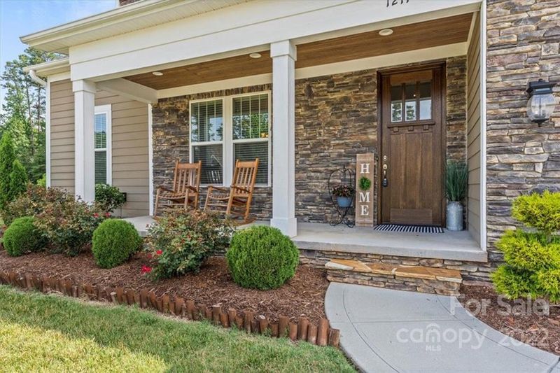 1211 39th Ave NE, Hickory, NC 28601