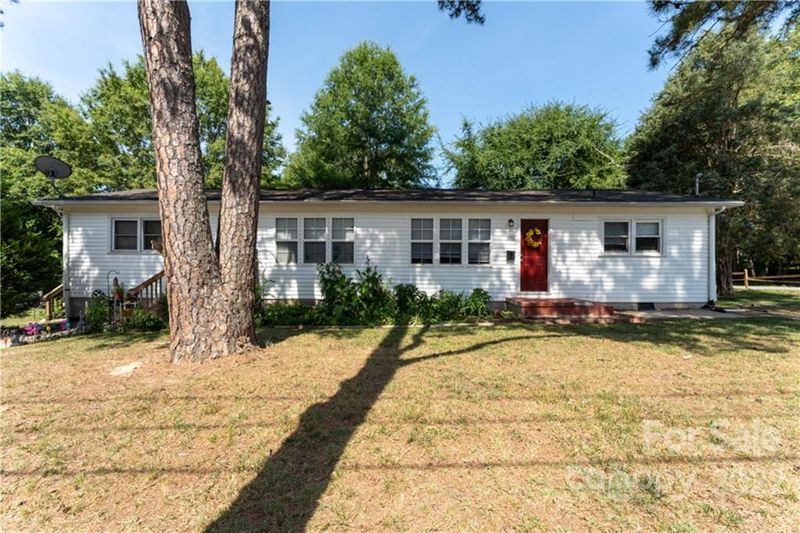 301 S Summey St, Dallas, NC 28034