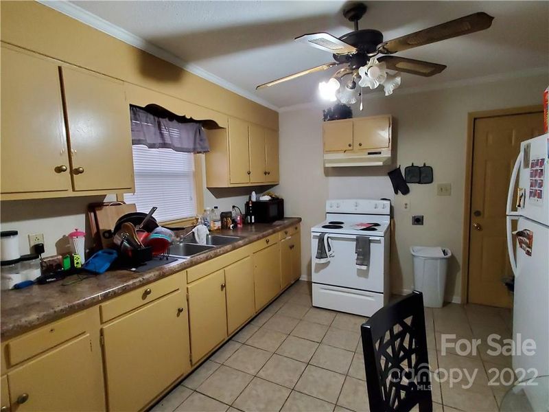 1411 Huggins St, Statesville, NC 28677