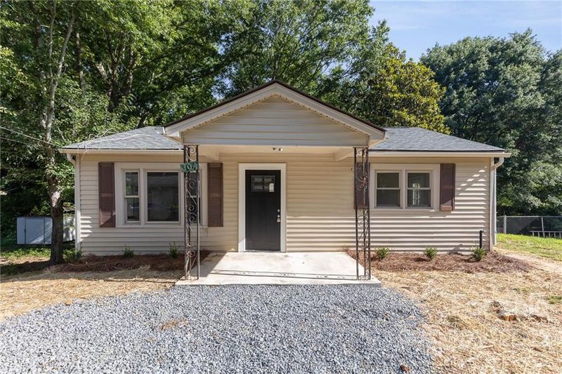 304 W Poplar St, Stanley, NC 28164