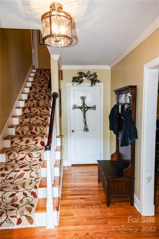 457 7th Avenue Pl NW, Hickory, NC 28601