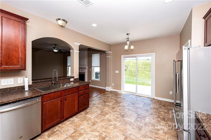 911 Old Forester Ln, Charlotte, NC 28214