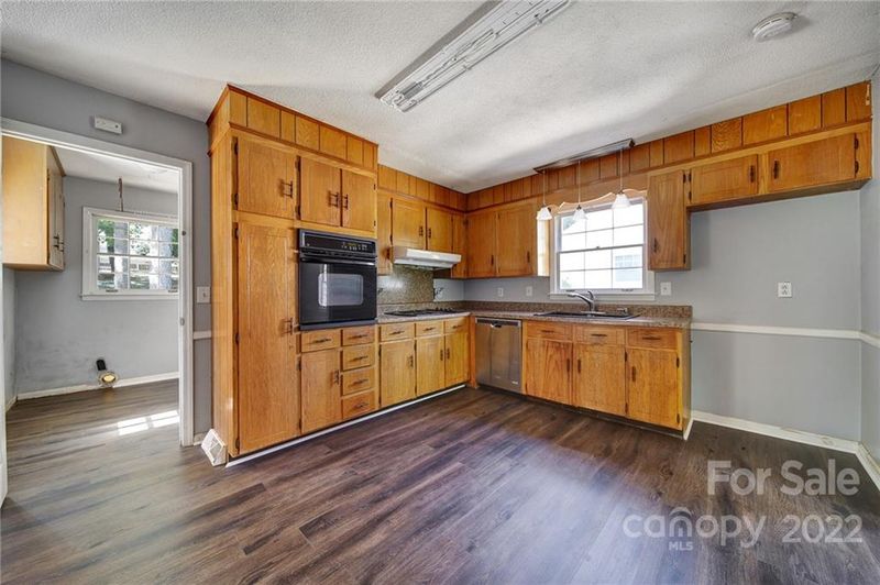 1049 Eaglewood Ave, Charlotte, NC 28212