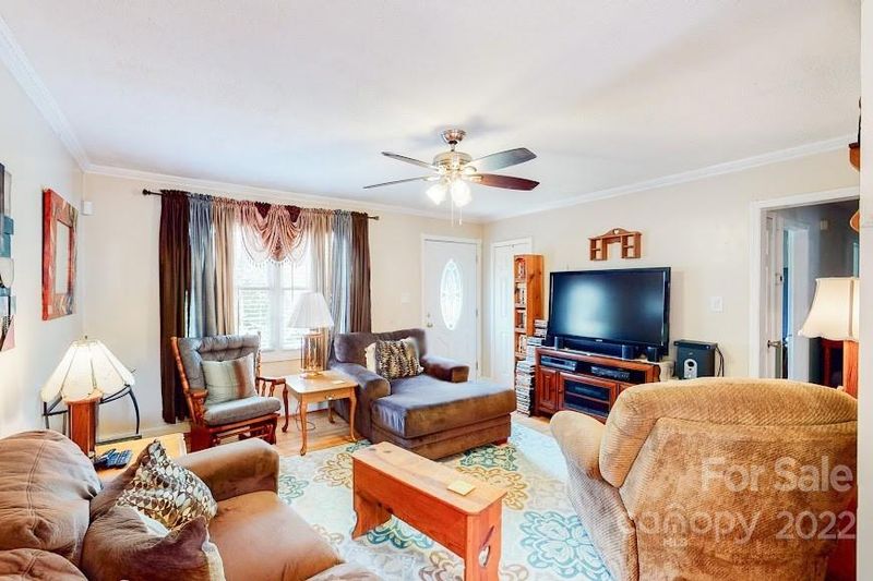 303 Ridge St S, Dallas, NC 28034