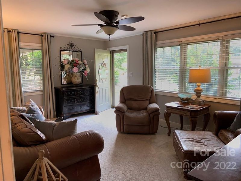 329 23rd Avenue Pl NE, Hickory, NC 28601