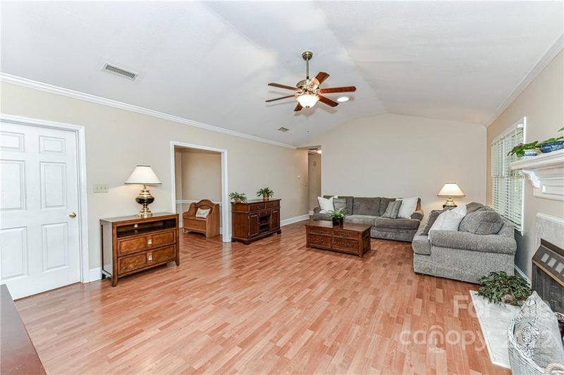 8101 Stevens Mill Rd, Matthews, NC 28104