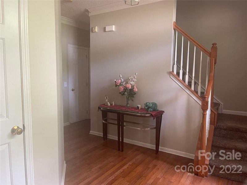 8713 Londonshire Dr, Charlotte, NC 28216