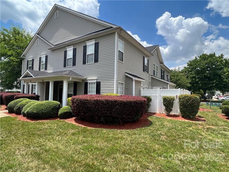 1915 Flushing Ct, Charlotte, NC 28215