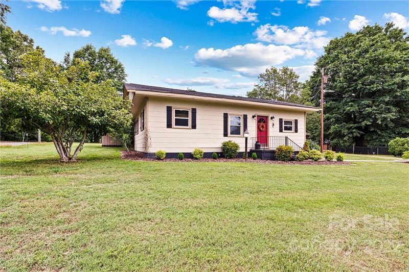 2633 Stanley Lucia Rd, Mount Holly, NC 28120