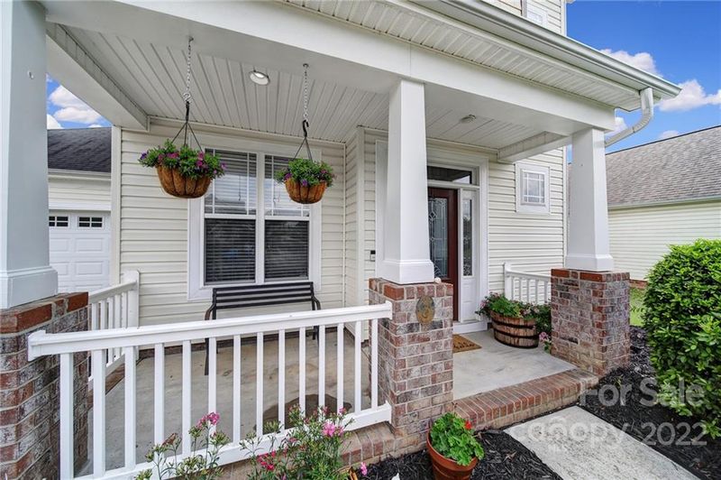 8804 Castle Cliff Dr, Matthews, NC 28105