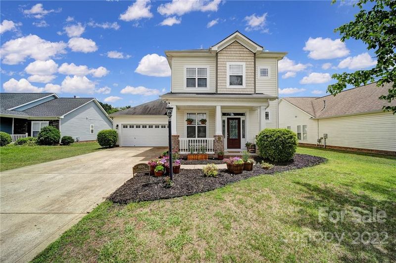 8804 Castle Cliff Dr, Matthews, NC 28105