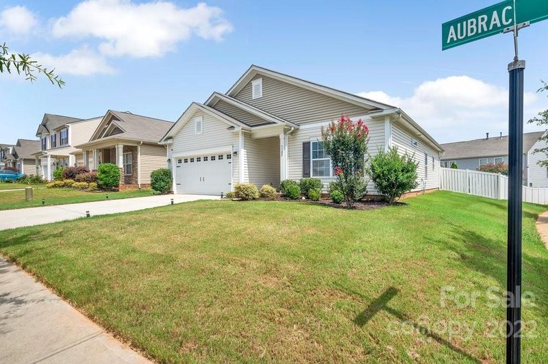9102 Aubrac Ln, Charlotte, NC 28213