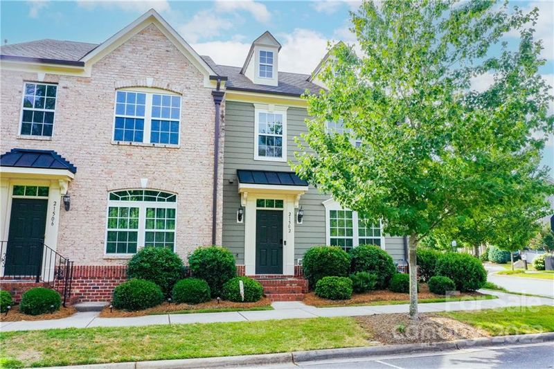 21502 Old Canal St, Cornelius, NC 28031