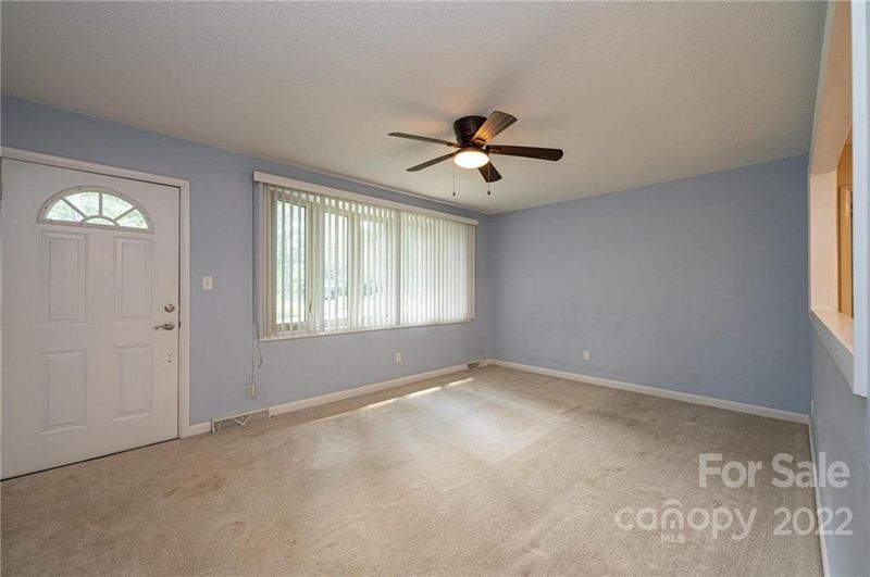 3124 Sharon St, Hickory, NC 28601