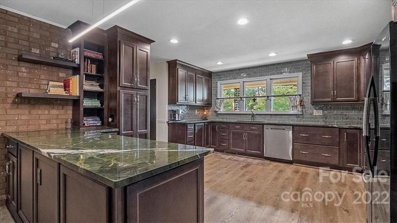 221 Elysian Dr, Mooresville, NC 28117