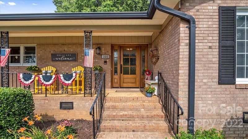 221 Elysian Dr, Mooresville, NC 28117