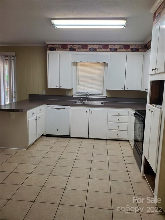 111 Tanglewood Dr, Kannapolis, NC 28081