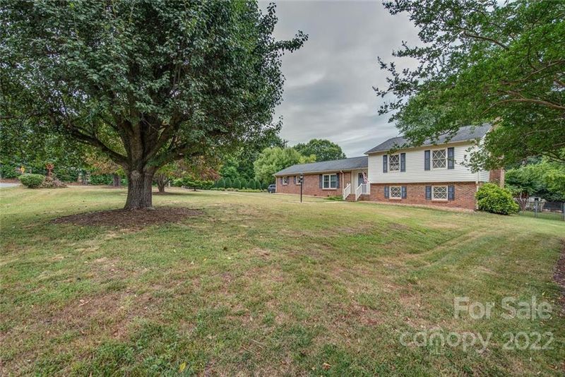 3909 Saint Regis Dr, Gastonia, NC 28056