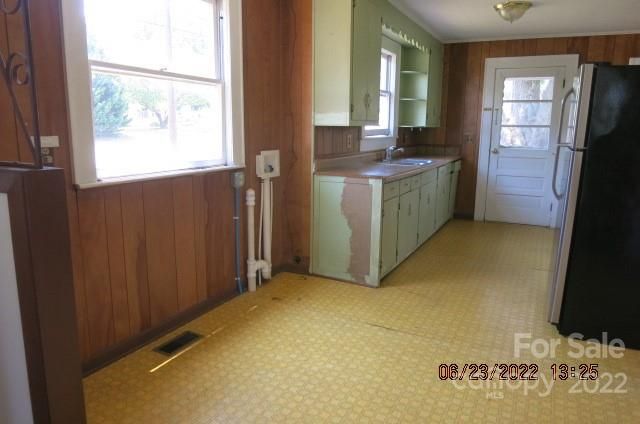 1010 E 20th St, Newton, NC 28658