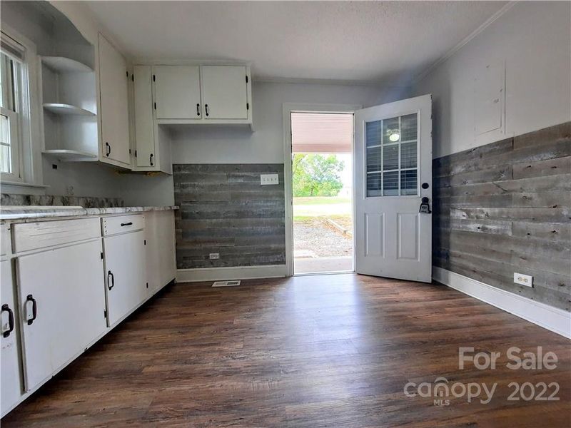 1553 Long Shoals Rd, Lincolnton, NC 28092