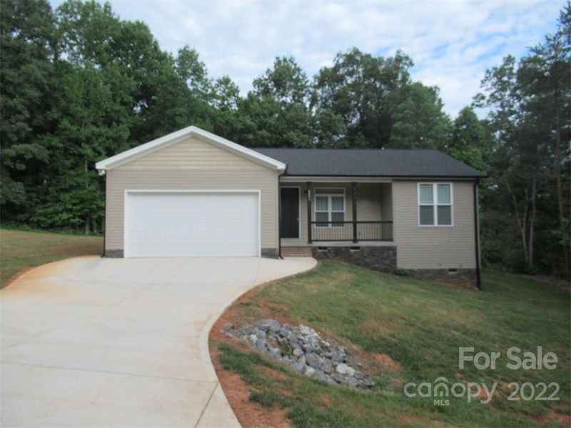 4574 River Run Cir, Hickory, NC 28602