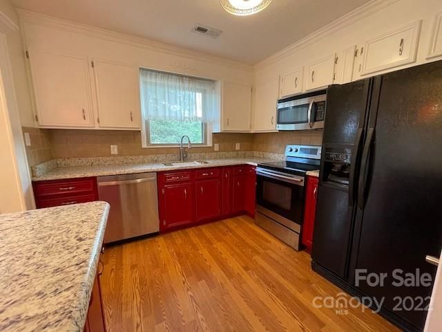 2332 24th St NE, Hickory, NC 28601