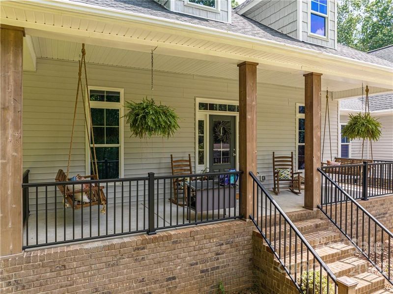 1032 General Hoke Dr, Lincolnton, NC 28092