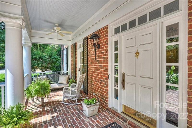 622 Museum Dr, Charlotte, NC 28207