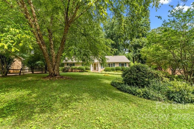 11201 Hallmark Dr, Matthews, NC 28105