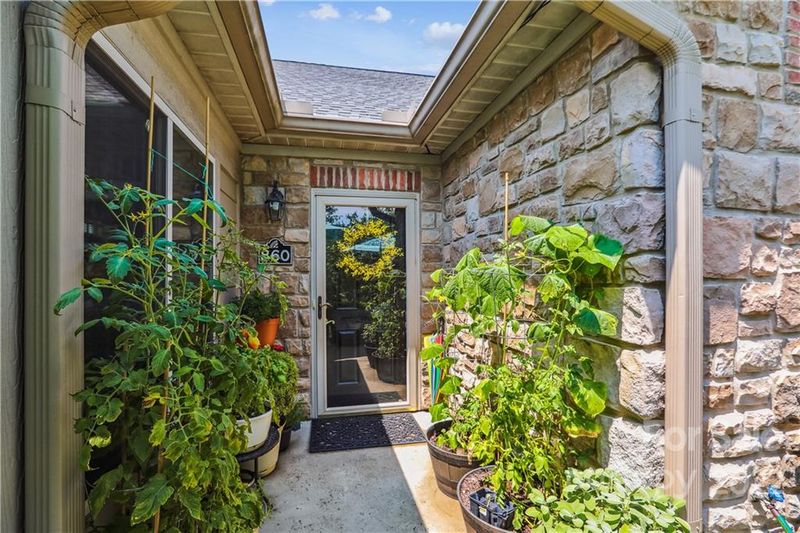 860 Ledgestone Ct, Tega Cay, SC 29708