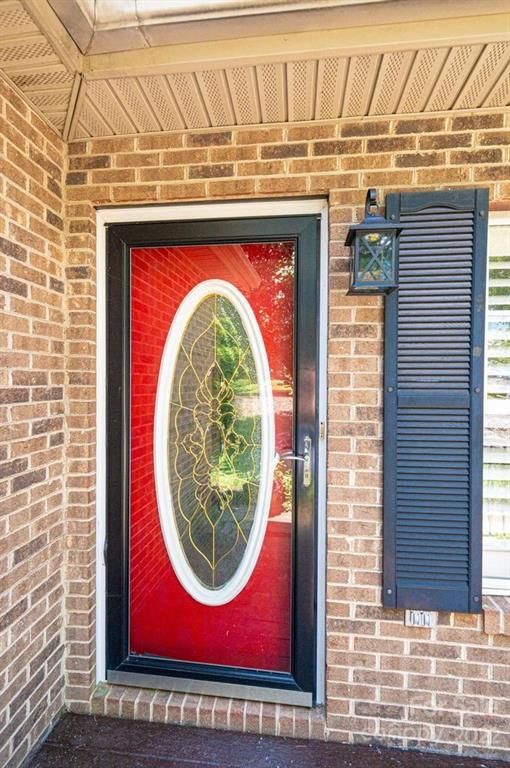 3921 Sulphur Springs Rd, Hickory, NC 28601
