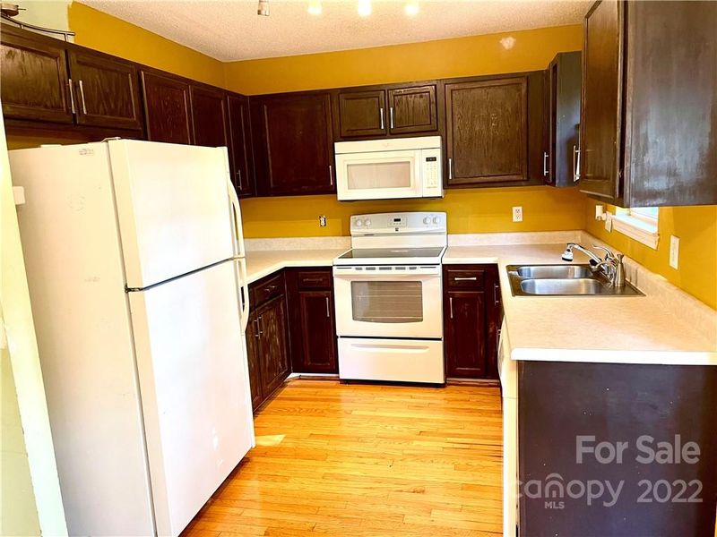 821 Silver Ct, Charlotte, NC 28217