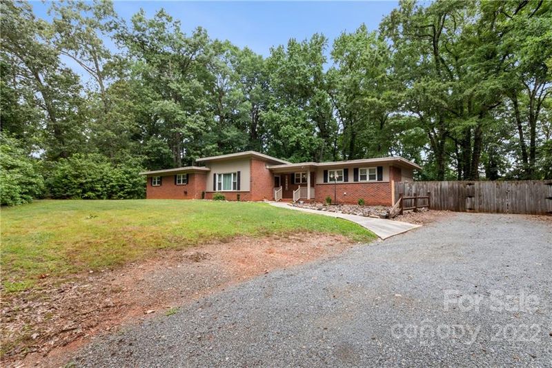 357 Sardis Rd N, Charlotte, NC 28270