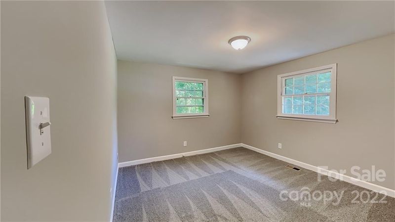 140 42nd Avenue Cir, Hickory, NC 28601