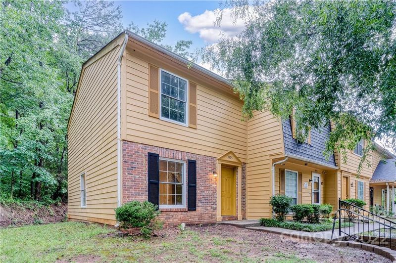 3955 Briarhill Dr, Charlotte, NC 28215