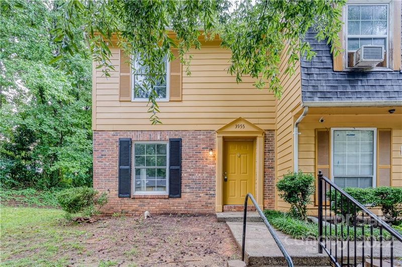 3955 Briarhill Dr, Charlotte, NC 28215