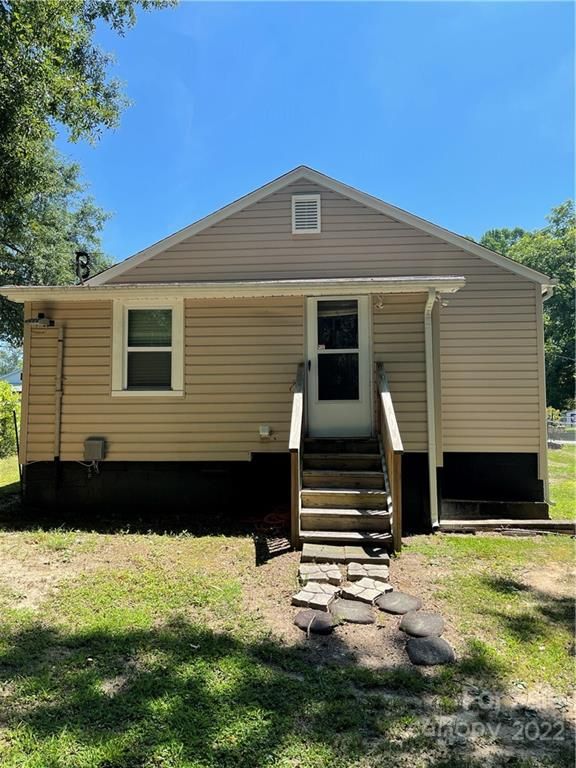 409 Maple St, Dallas, NC 28034