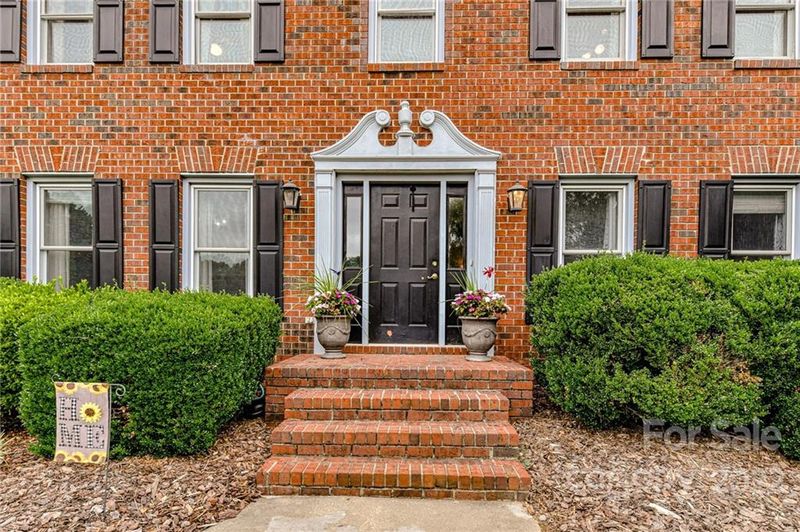 8212 Deer Dr, Harrisburg, NC 28075