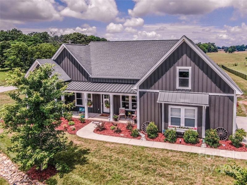 3711 Old Village Dr, Maiden, NC 28650