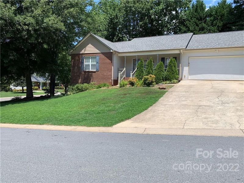 1246 Counselor Dr, Newton, NC 28658